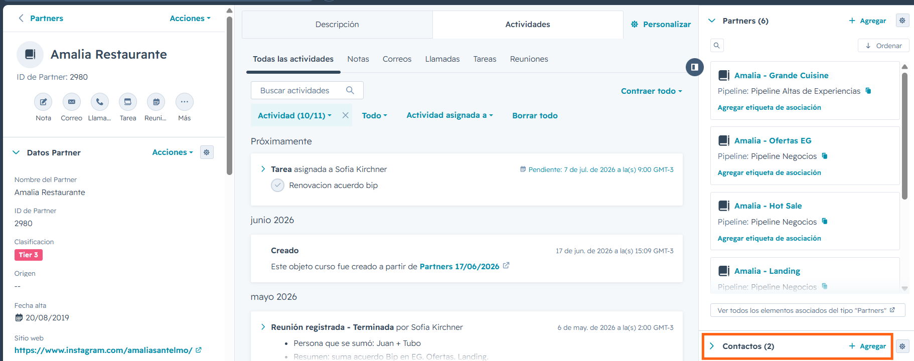Ficha del Partner con la tarjeta de Contactos y el botón Agregar resaltados